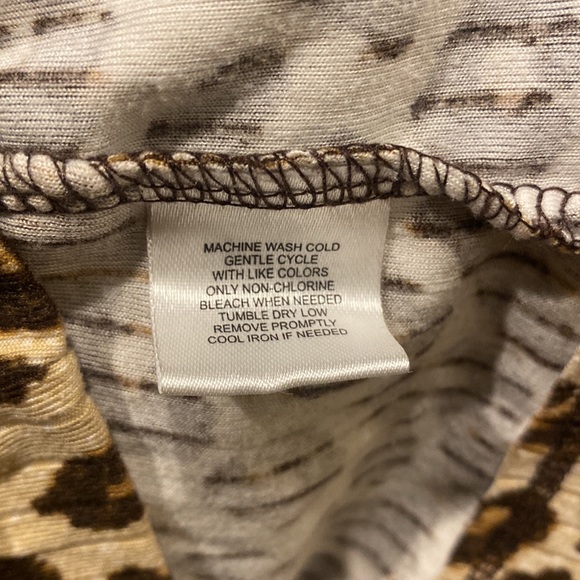 Leopard print button down top - Picture 5 of 6